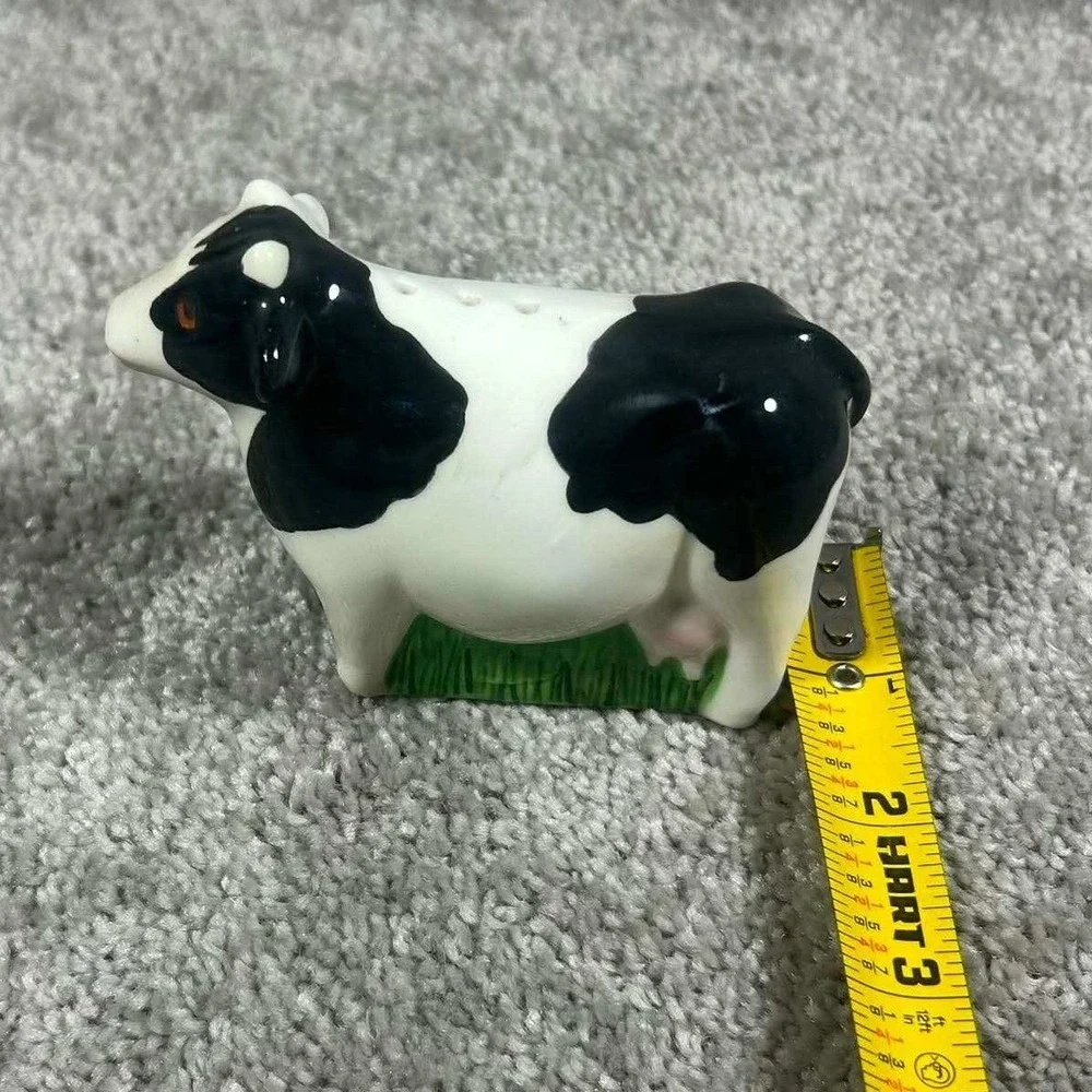 Clay Art‎ Cow Salt or Pepper Shaker Black White Ceramic Farmhouse Animal